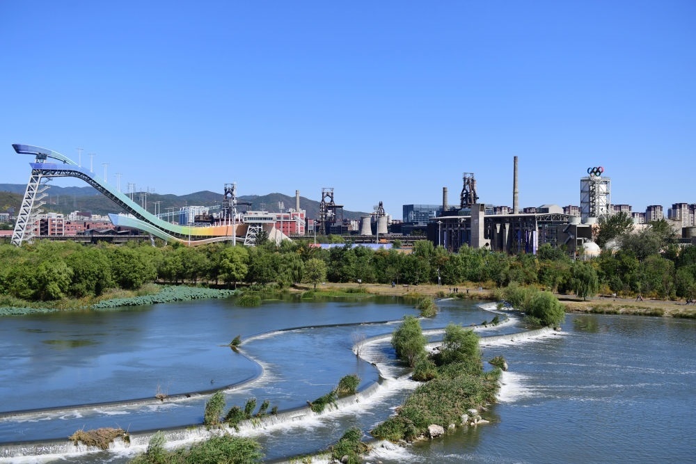 在北京首鋼園附近拍攝的永定河（2022年10月4日攝）。新華社記者 張晨霖 攝