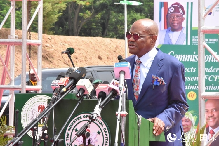 尼日利亞阿布賈首都地區(qū)部部長威克致辭。人民網(wǎng)記者 姜宣攝