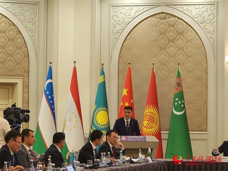 中國駐烏茲別克斯坦大使于駿致辭。人民網(wǎng)記者 李強攝