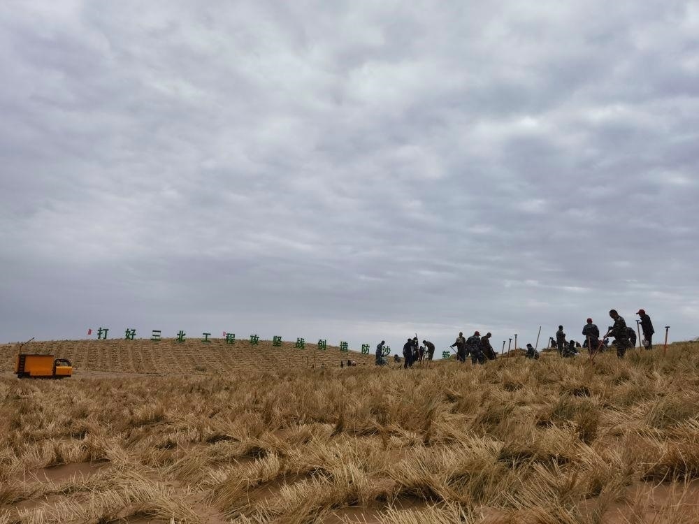 △2023年9月23日，河西走廊—塔克拉瑪干沙漠邊緣阻擊戰(zhàn)在甘肅武威市民勤縣正式啟動(dòng)。