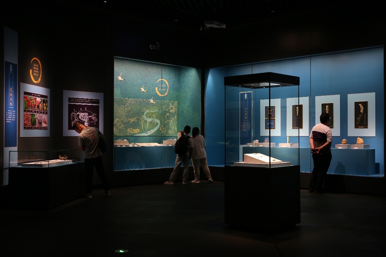 觀眾正在參觀展覽。國家文物局供圖