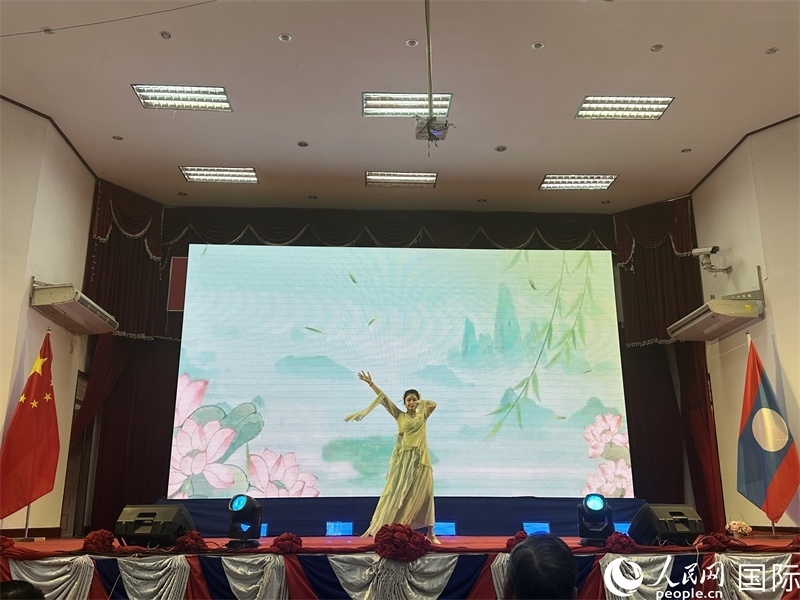 圖片：老撾選手參加第二十三屆漢語橋世界大學(xué)生中文比賽老撾賽區(qū)決賽。孫廣勇攝