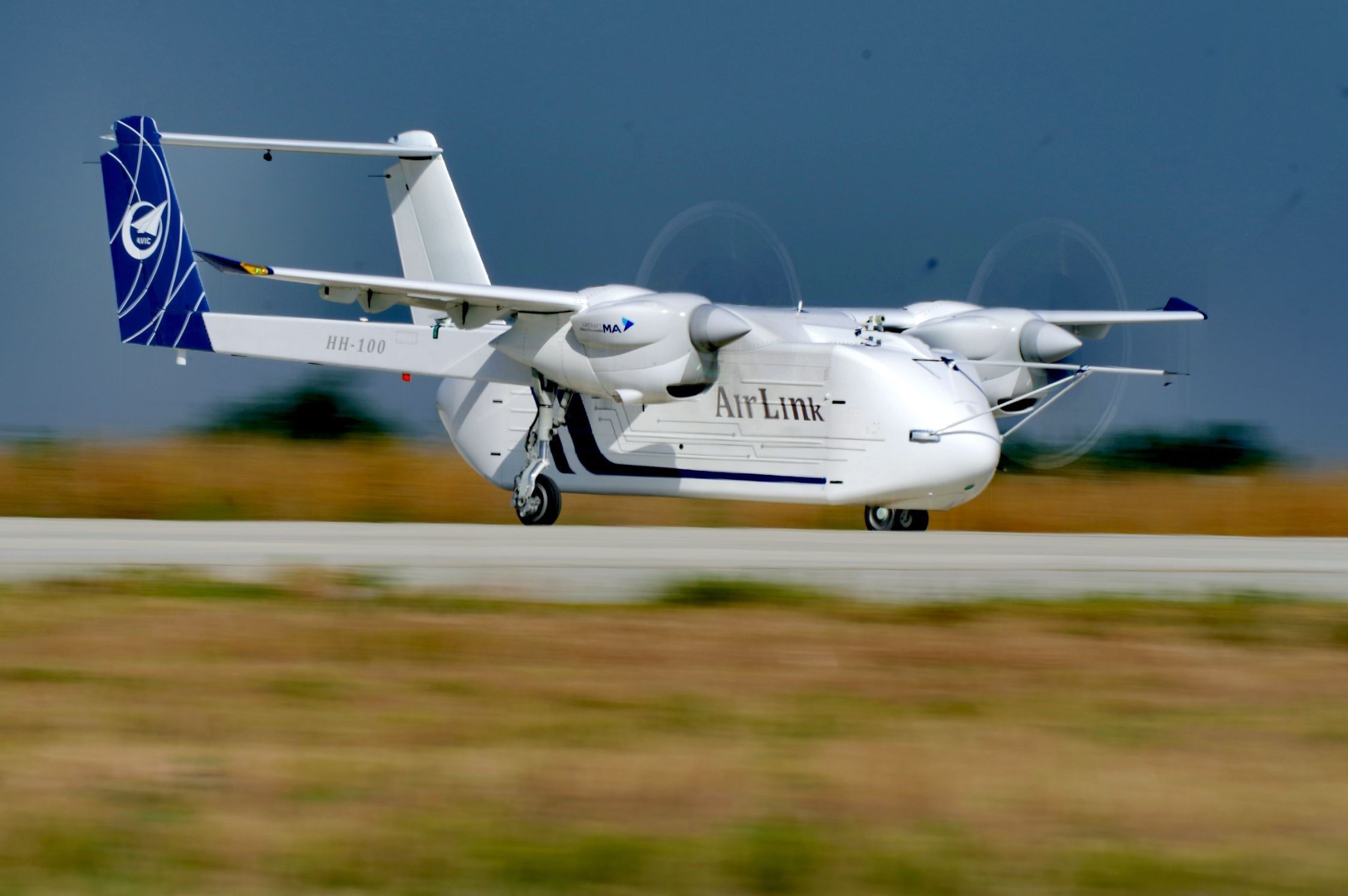 △2024年6月12日，HH-100航空商用無人運輸系統(tǒng)驗證機在西安藍田通用機場首飛成功。