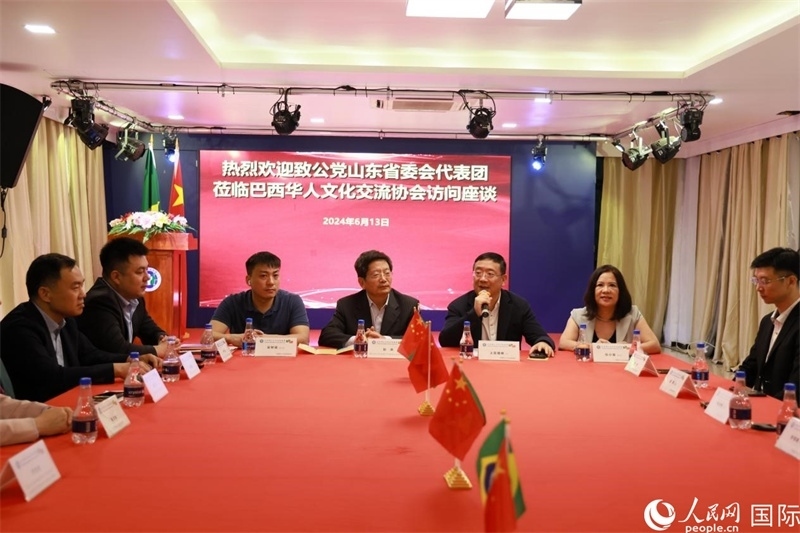 巴西華人文化交流協(xié)會主席上官劍鋒在座談會上致辭。人民網(wǎng)記者 宋亦然攝