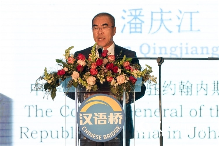 潘慶江總領(lǐng)事致辭。人民日?qǐng)?bào)非洲中心分社 希拉茲·莫林?jǐn)z