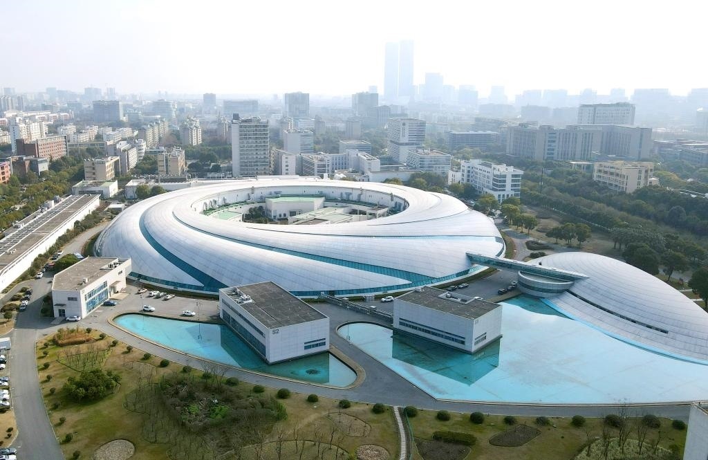 位于上海張江科學(xué)城的“上海光源”（2024年2月27日攝，無人機(jī)照片）。新華社記者 方喆 攝