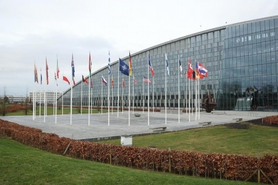  這是2月15日在比利時布魯塞爾拍攝的北約總部一角。為期一天的北約成員國國防部長會議15日在比利時首都布魯塞爾結(jié)束。會議就加強北約的威懾和防御以及對烏克蘭的支持等問題展開討論。新華社記者趙丁喆攝