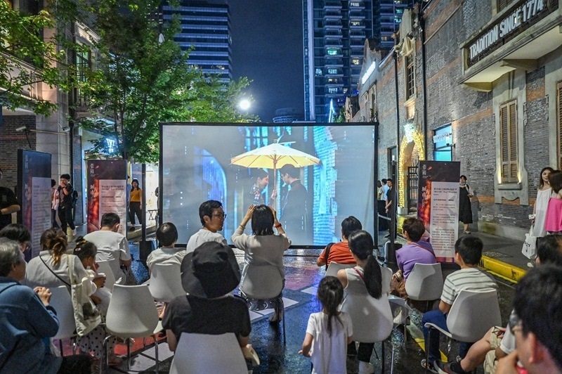 今年上海國際電影節(jié)“露天電影院”。（圖片來源：視覺中國）