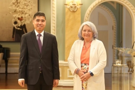 6月26日，中國駐加拿大大使王鏑向加拿大總督西蒙遞交國書。