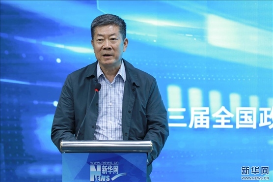 中國(guó)版權(quán)協(xié)會(huì)理事長(zhǎng)、第十三屆全國(guó)政協(xié)文化文史和學(xué)習(xí)委員會(huì)副主任、新聞出版總署原副署長(zhǎng)、國(guó)家版權(quán)局原副局長(zhǎng)閻曉宏現(xiàn)場(chǎng)致辭