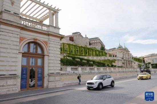 這是7月1日在匈牙利布達(dá)佩斯拍攝的匈牙利作為歐盟輪值主席國舉辦系列活動(dòng)的場地外景。新華社發(fā)（弗爾季·奧蒂洛攝）