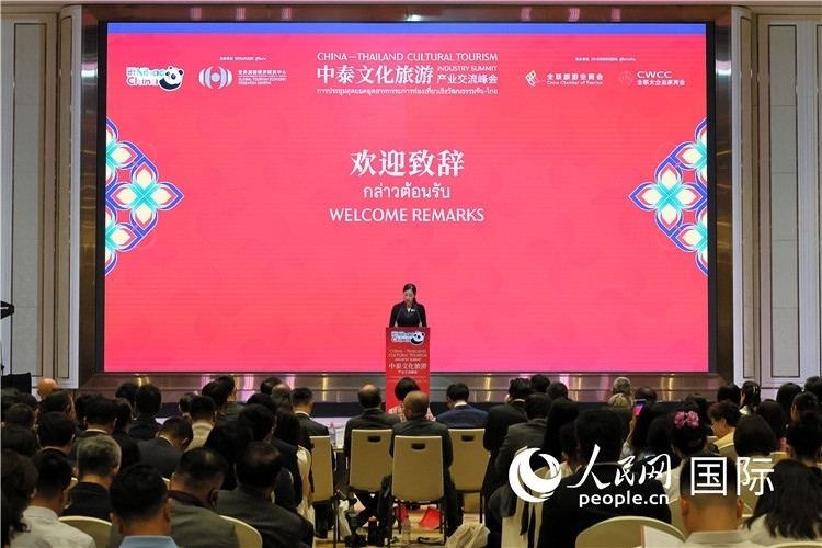 泰國文化部副部長(zhǎng)普洛伊·塔尼庫發(fā)表演講。