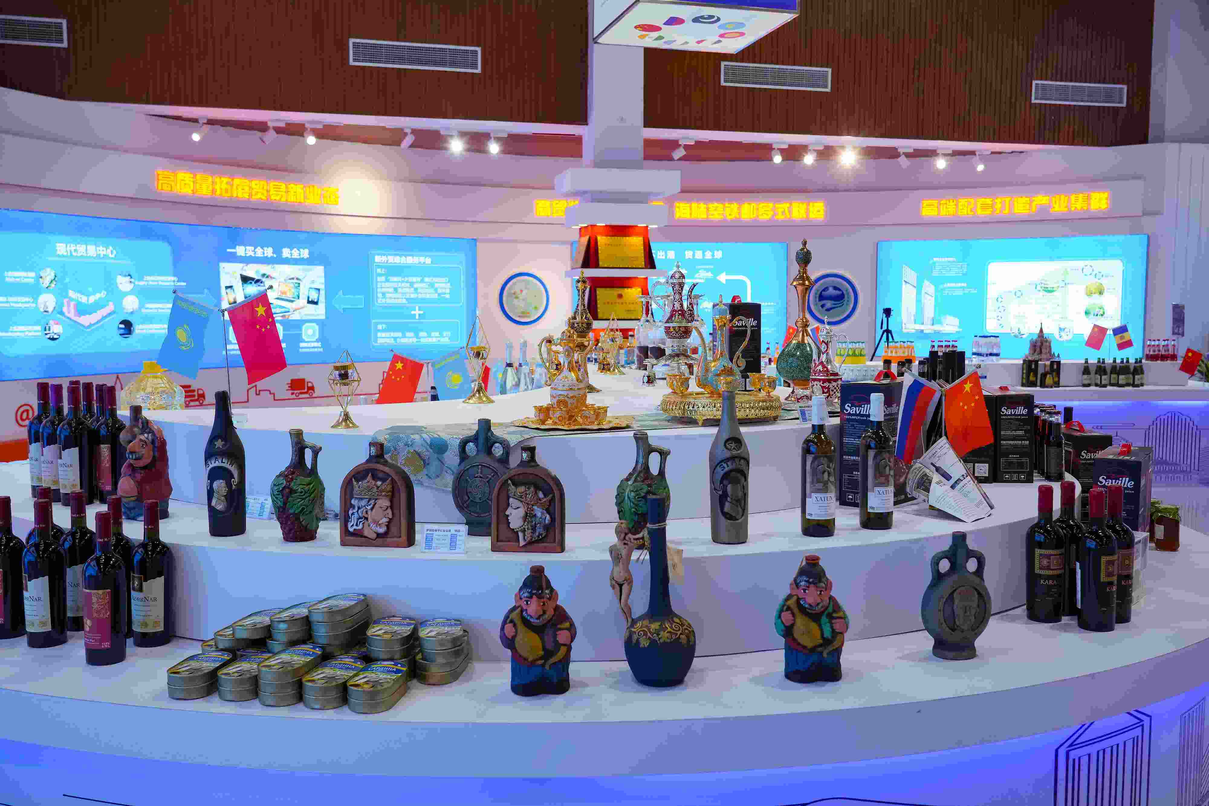 2022年10月19日，青島，上合示范區(qū)展出的上合組織國家特色商品。