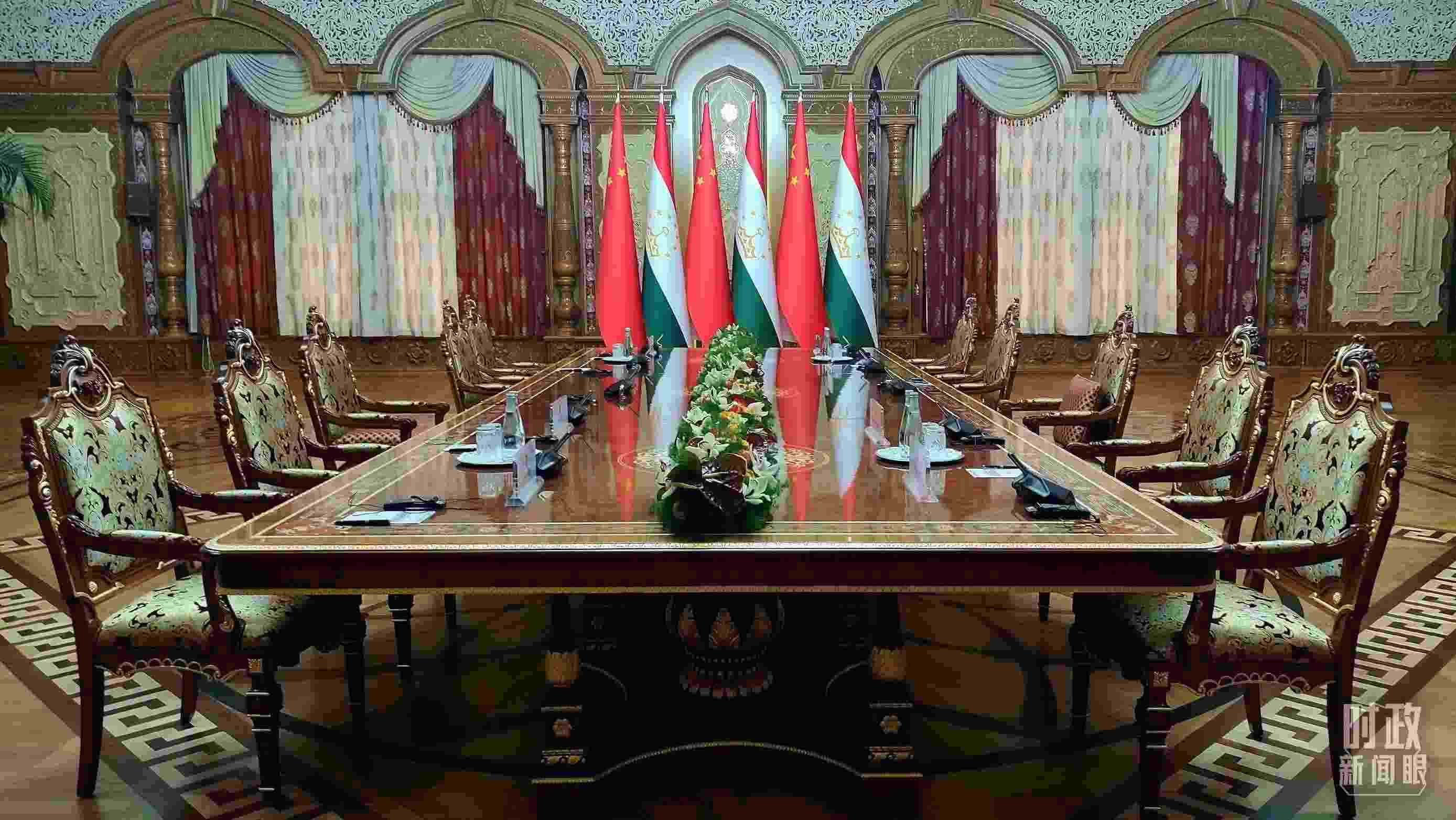 △中塔元首小范圍會談開始前。（總臺央視記者薛冠南拍攝）