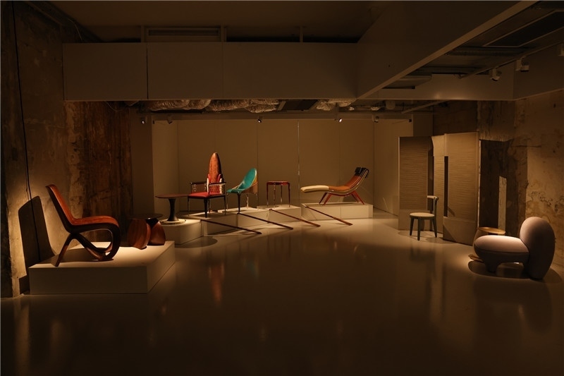 《新生萬物-中國非遺與當(dāng)代設(shè)計展》展廳。陽光媒體集團供圖