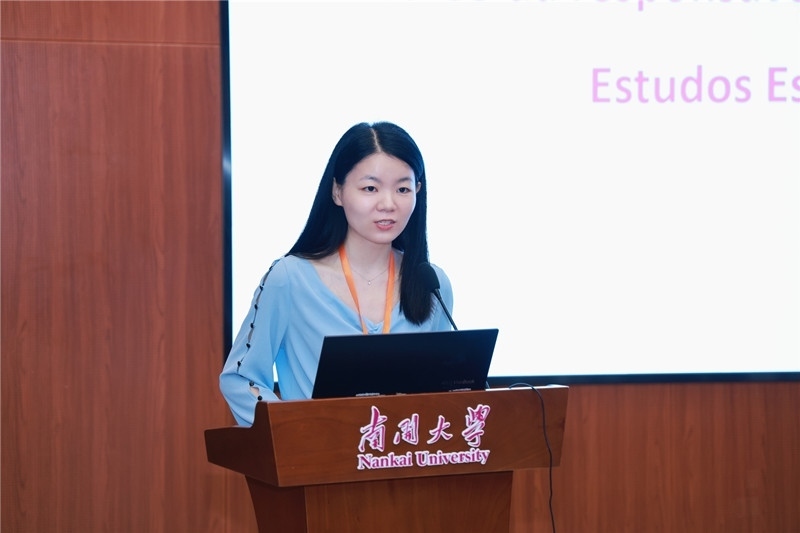 南開(kāi)大學(xué)外國(guó)語(yǔ)學(xué)院葡語(yǔ)系負(fù)責(zé)人胡婧致閉幕詞。南開(kāi)大學(xué)供圖