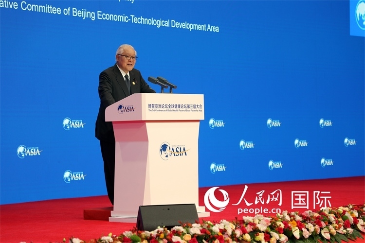 日本厚生勞動(dòng)大臣武見(jiàn)敬三在開(kāi)幕式上致辭。人民網(wǎng)記者趙益普攝