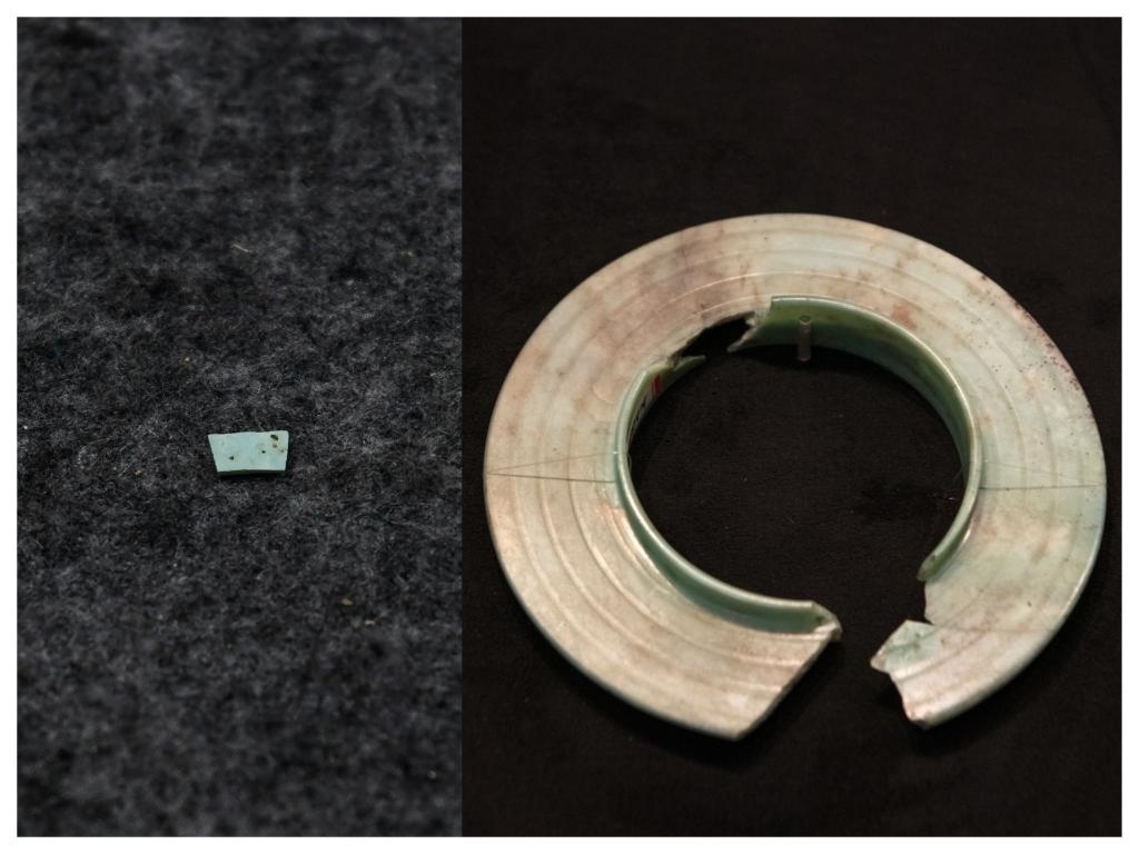 拼版照片：左圖為2024年7月10日拍攝的三星堆遺址出土的綠松石片（新華社記者王曦 攝），右圖為2024年7月21日在三星堆博物館文物保護(hù)與修復(fù)館拍攝的有領(lǐng)玉璧（新華社記者唐文豪 攝）。