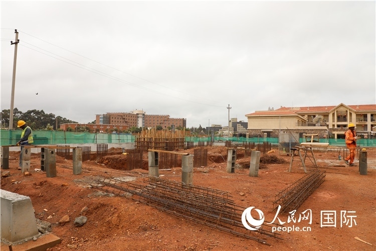 圖為孔子學(xué)院項目施工現(xiàn)場。人民網(wǎng)記者 沈小曉攝。