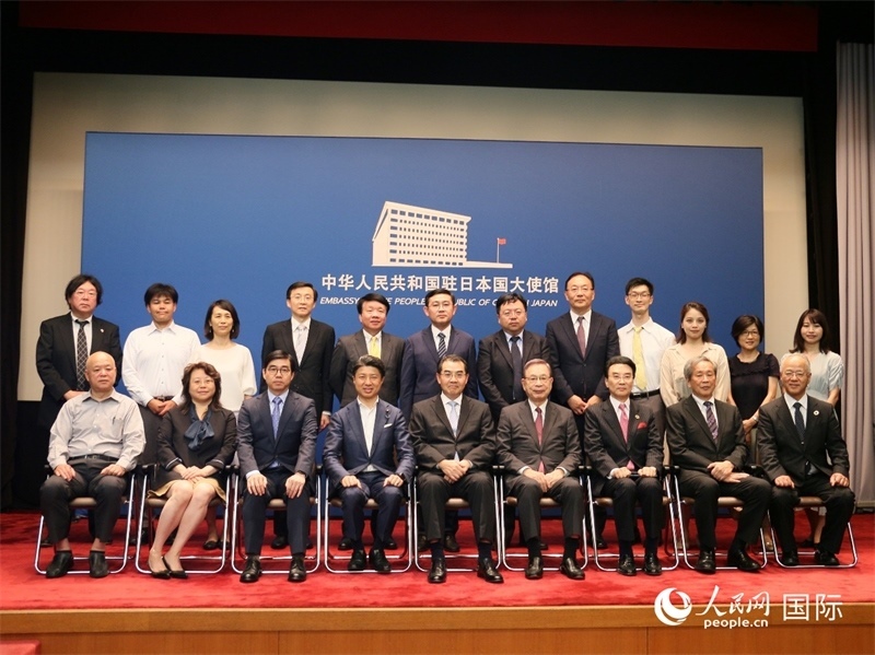 現(xiàn)場(chǎng)嘉賓合影。人民網(wǎng) 許可攝