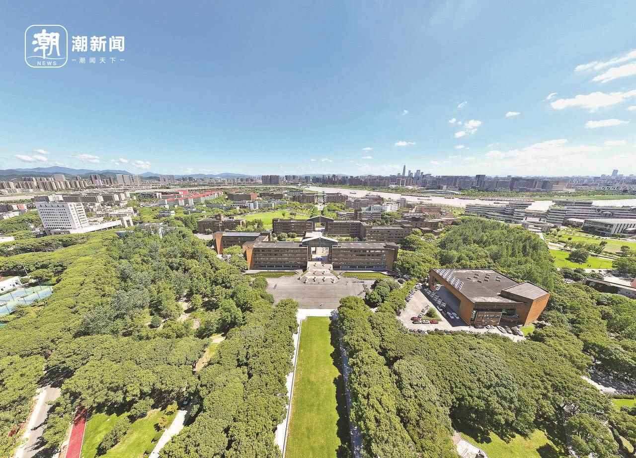俯瞰寧波大學(xué)。潮新聞記者 賀元凱 周旭輝 彭鵬 攝