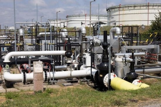 這是2022年5月24日在匈牙利薩茲豪隆包陶多瑙河煉油廠拍攝的連接匈牙利和俄羅斯的“友誼”輸油管道入口點(diǎn)。新華社發(fā)（弗爾季·奧蒂洛攝）