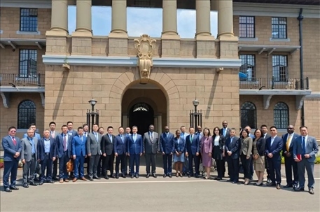 （與會人員合影留念。駐肯使館供圖）