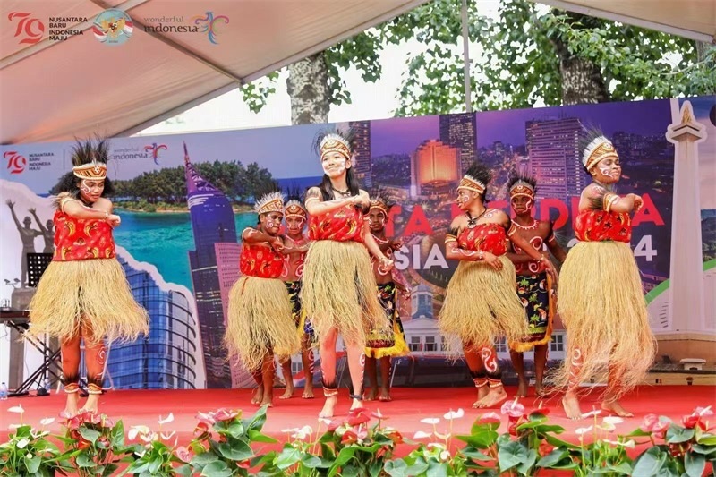 印尼在華留學(xué)生表演民族特色舞蹈。