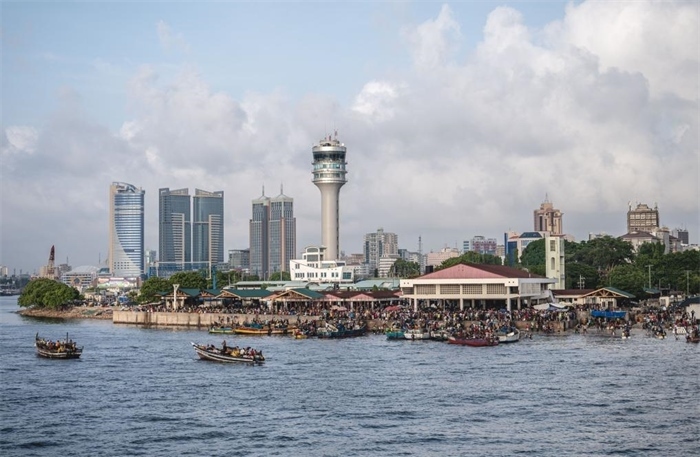 這是2023年12月29日拍攝的坦桑尼亞達累斯薩拉姆漁港。新華社記者王冠森攝