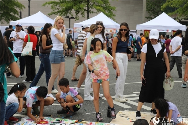 4、活動吸引了很多小朋友參加。 人民網(wǎng)記者 李志偉攝