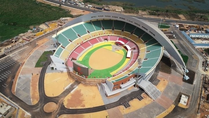 這是2018年7月18日在塞內(nèi)加爾首都達喀爾航拍的中國援建的塞內(nèi)加爾競技摔跤場。新華社記者 呂帥 攝