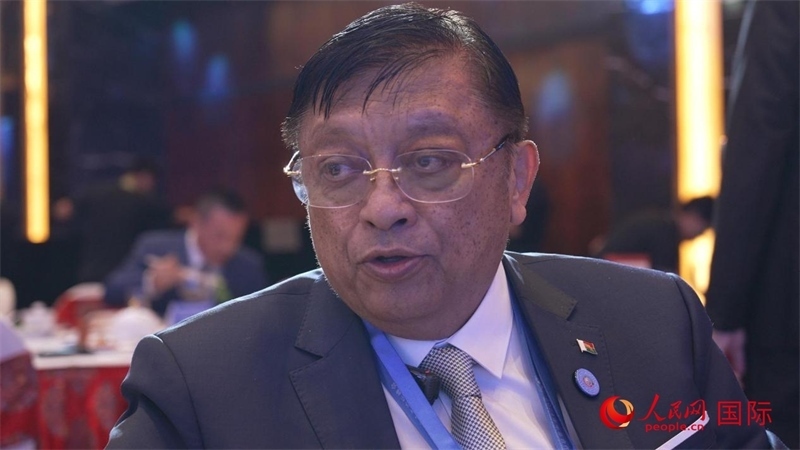 讓·路易·羅班松大使接受人民網(wǎng)專訪。人民網(wǎng) 張若涵攝