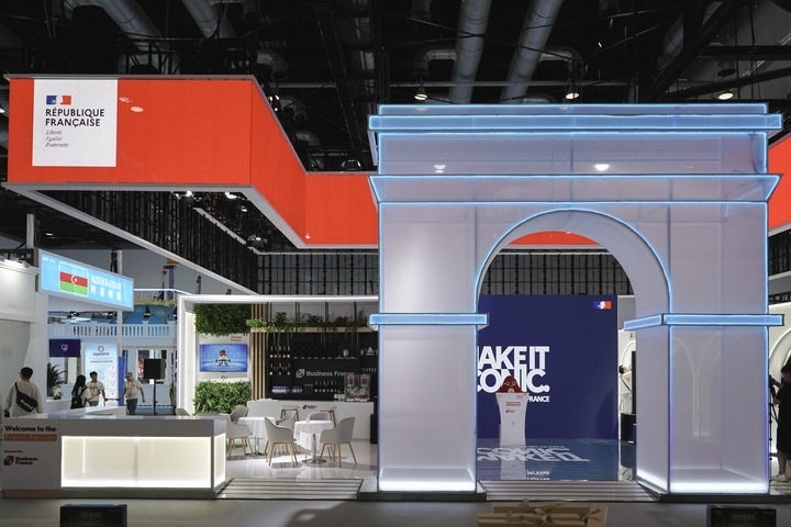 2024年9月11日在國(guó)家會(huì)議中心拍攝的主賓國(guó)法國(guó)展館。新華社記者 曹夢(mèng)瑤 攝