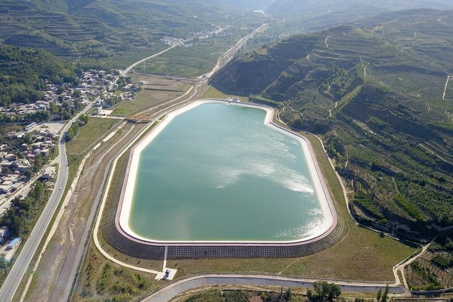 這是在天水市拍攝的已投用的天水城區(qū)引洮供水工程楊家灣調蓄水池（無人機照片）。新華社記者 范培珅 攝