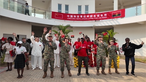 中安合唱歌曲《相親相愛(ài)》。內(nèi)圖大學(xué)孔子學(xué)院供圖