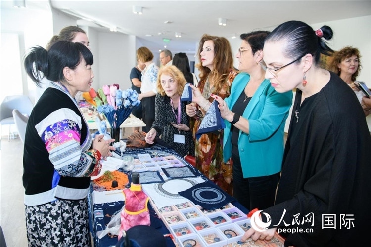 蠟染展示。傅永山攝