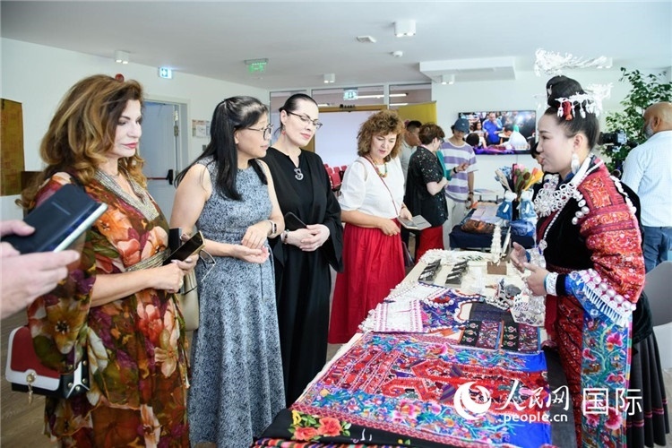 苗族銀器展示。傅永山攝