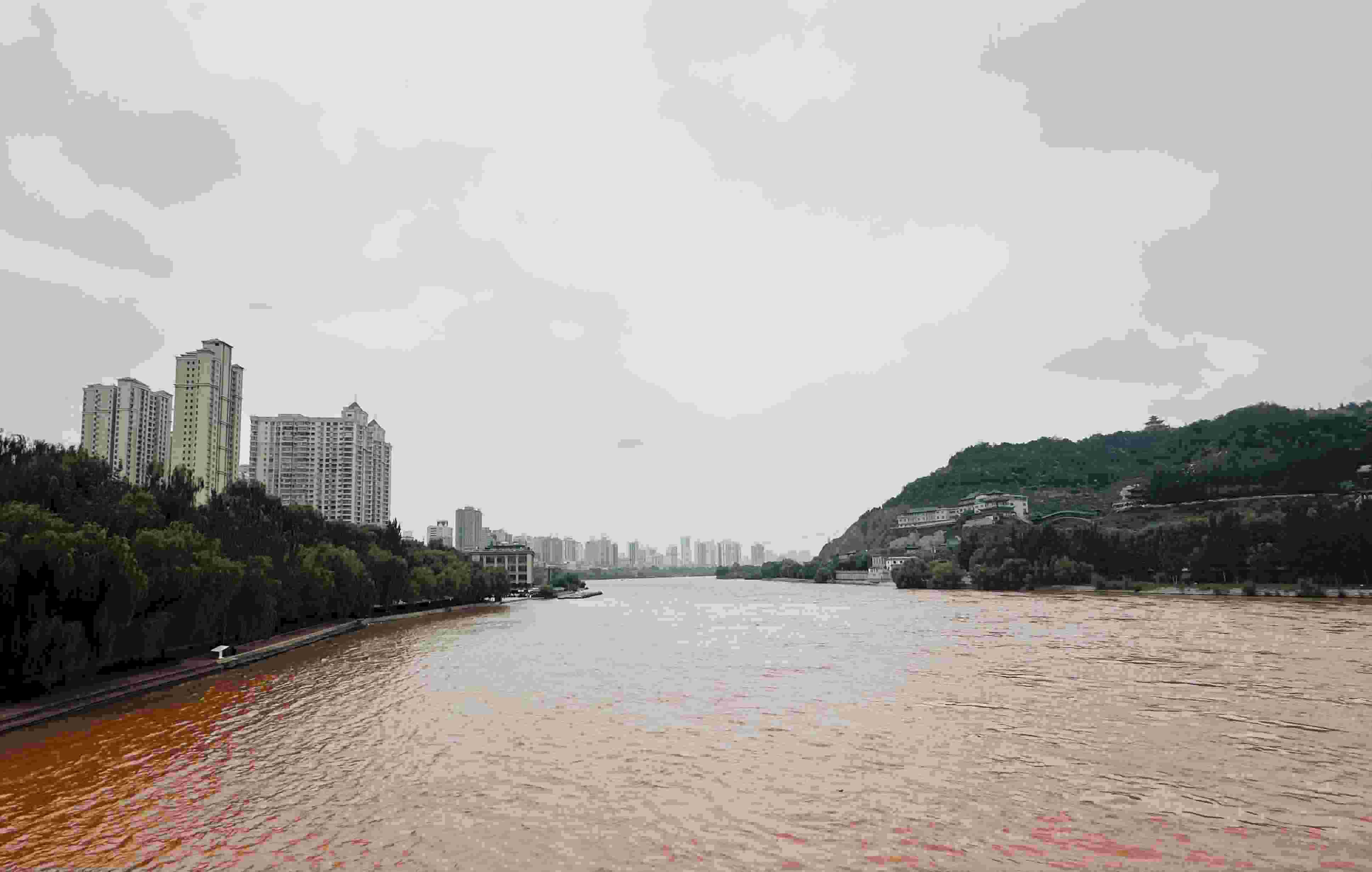 △黃河蘭州段。（總臺(tái)央視記者陸泓宇拍攝）