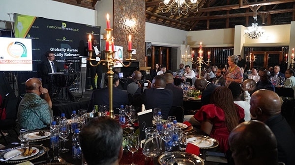 吳大使回答記者提問(wèn)。人民網(wǎng) 劉暢攝