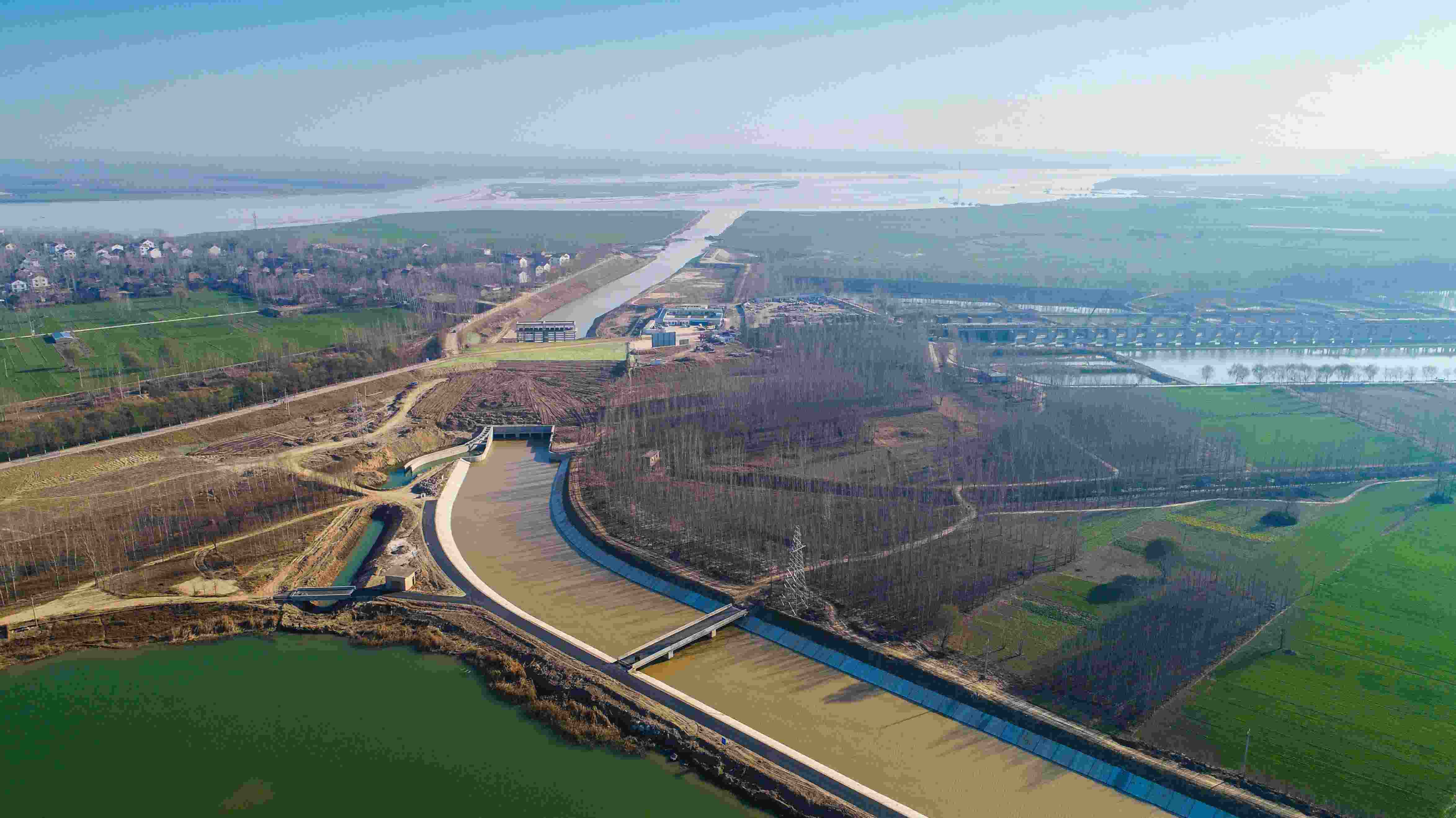 實(shí)施引黃入冀調(diào)水，助力華北地下水超采綜合治理和白洋淀生態(tài)環(huán)境修復(fù)。水利部水資源局供圖