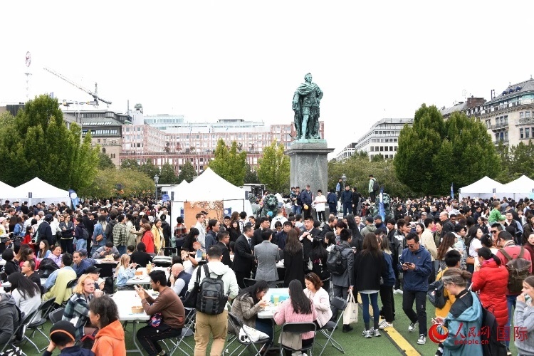 “天涯共此時——中秋游園會”在斯德哥爾摩國王花園舉辦。人民網(wǎng)記者 殷淼攝