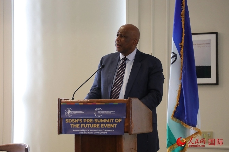 萊索托國(guó)王萊齊耶三世出席活動(dòng)并致辭。人民網(wǎng)記者 李志偉攝