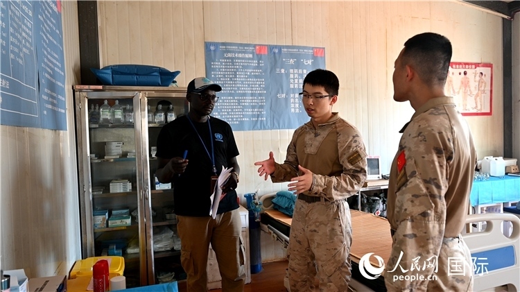 圖4 介紹醫(yī)療設施。孫千攝