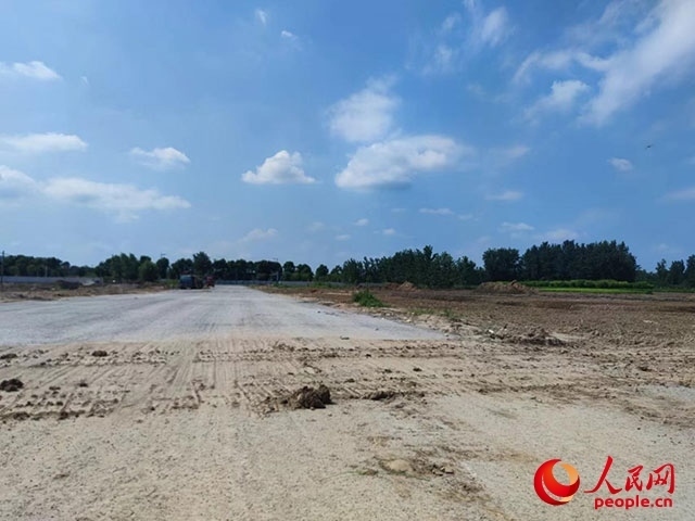 當(dāng)?shù)匾驯唤型５柠}河?xùn)|路。人民網(wǎng) 鞠峰攝