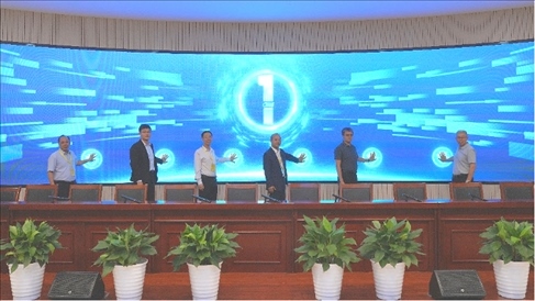 參會(huì)領(lǐng)導(dǎo)嘉賓現(xiàn)場(chǎng)啟動(dòng)路演活動(dòng)。北京工商大學(xué)供圖