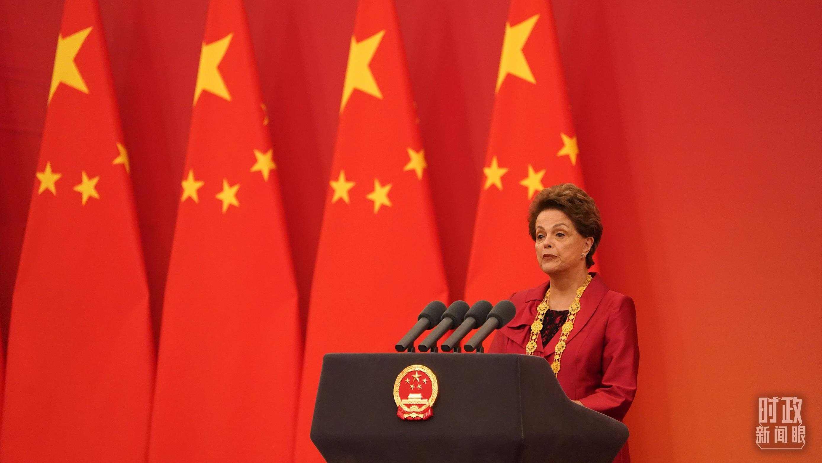 “友誼勛章”獲得者迪爾瑪·羅塞芙在頒授儀式上發(fā)言。（總臺記者李晉拍攝）