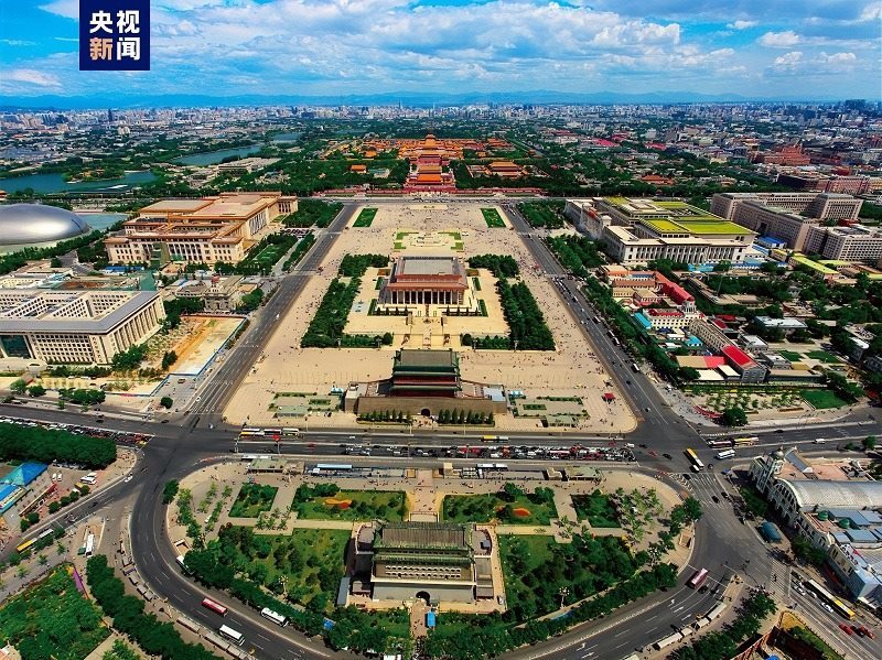 △全長(zhǎng)7.8公里的北京中軸線上，分布有鐘鼓樓、景山、故宮等15處遺產(chǎn)構(gòu)成要素。