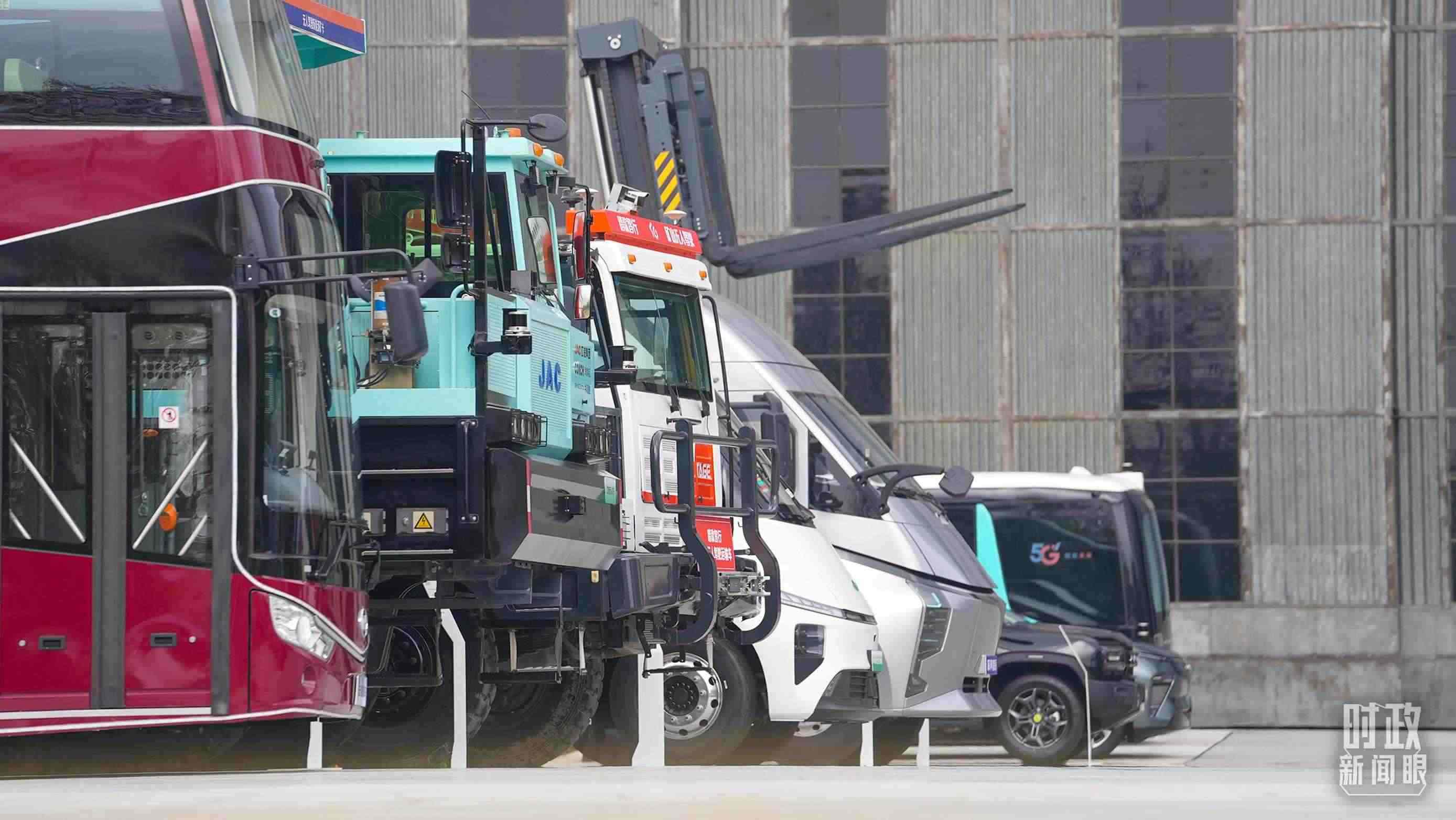 △安徽省重大科技創(chuàng)新成果集中展示展出的新能源汽車(chē)。（總臺(tái)央視記者金雨秋拍攝）