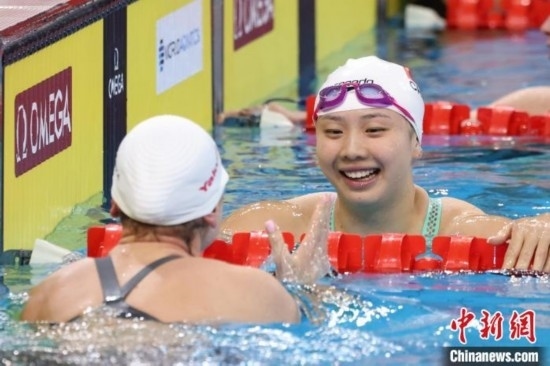 10月19日晚，2024年世界泳聯(lián)游泳世界杯上海站結(jié)束第二個(gè)比賽日的爭(zhēng)奪。圖為中國(guó)選手唐錢(qián)婷在女子100米蛙泳決賽中。 中新社記者 湯彥俊 攝