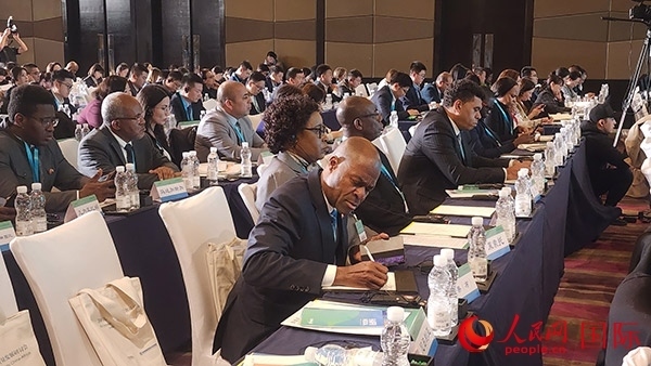 與會來賓在認真記錄。人民網(wǎng)記者 萬宇攝